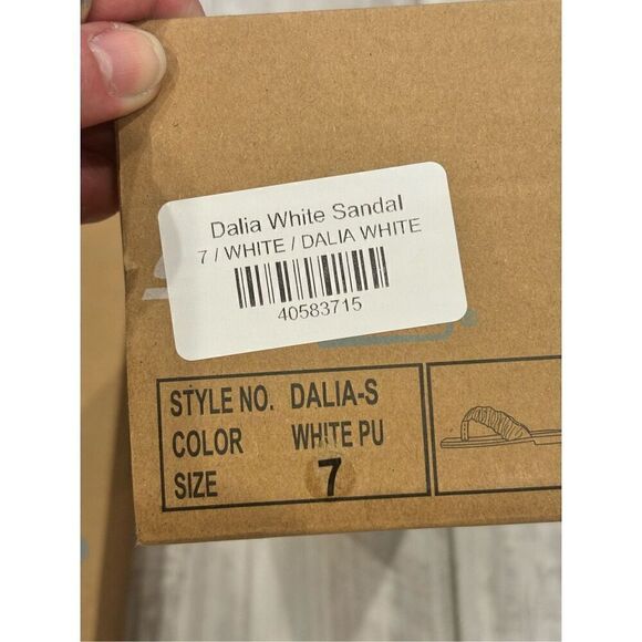 Soda ladies, white flat, flip-flop sandals, size 7 - Picture 9 of 9